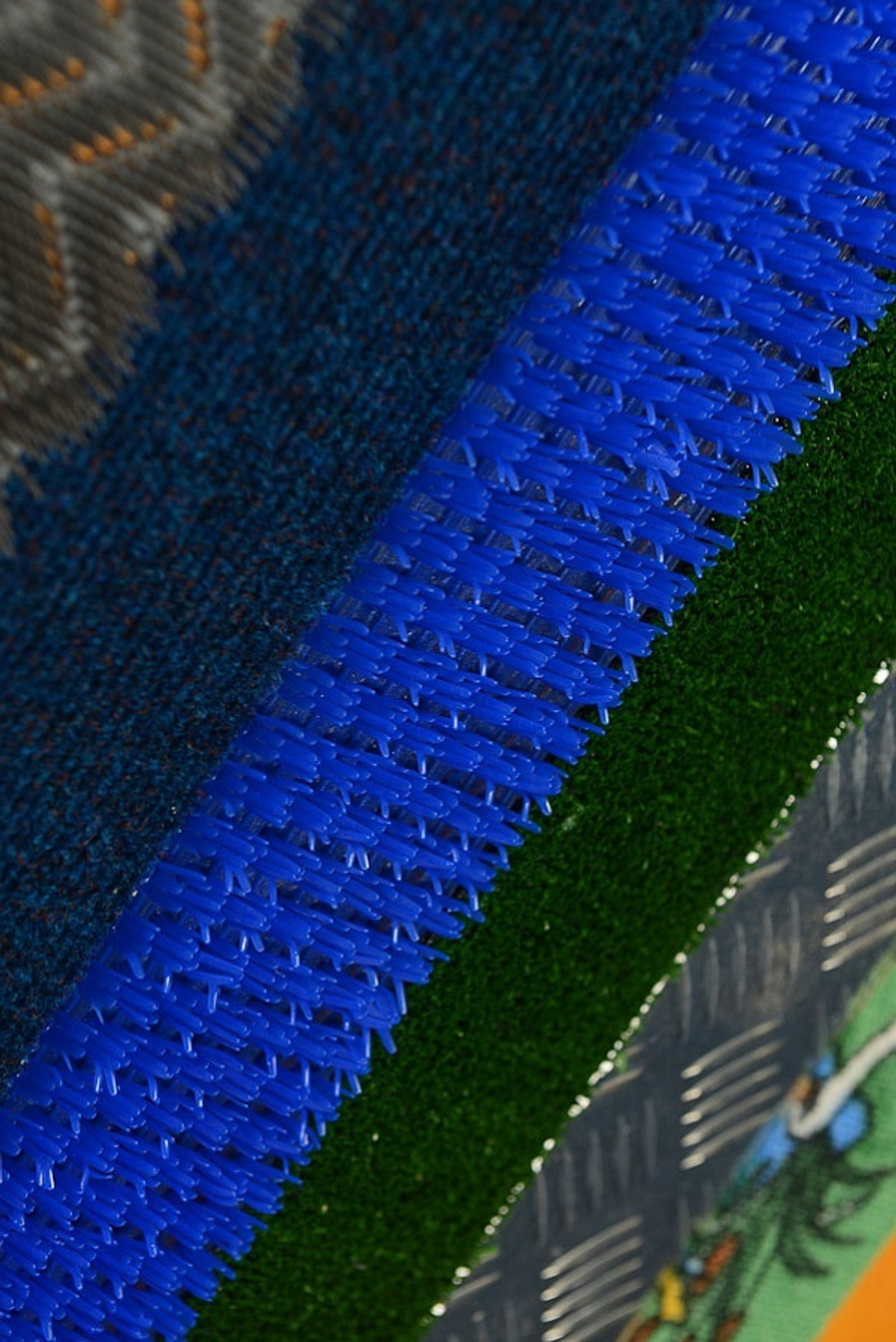 Тактильная панель с декоративными элементами