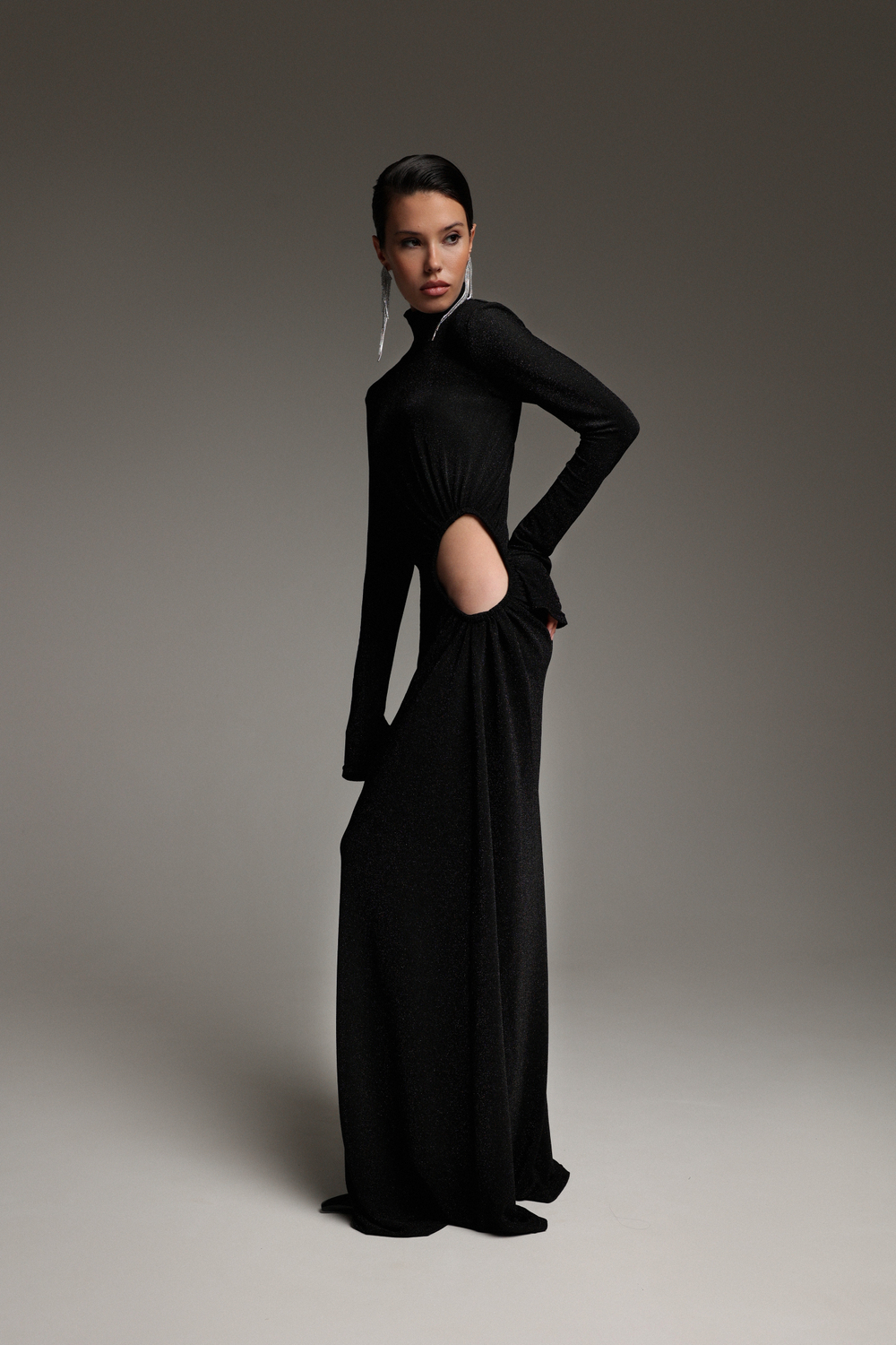 Платье с вырезом на талии