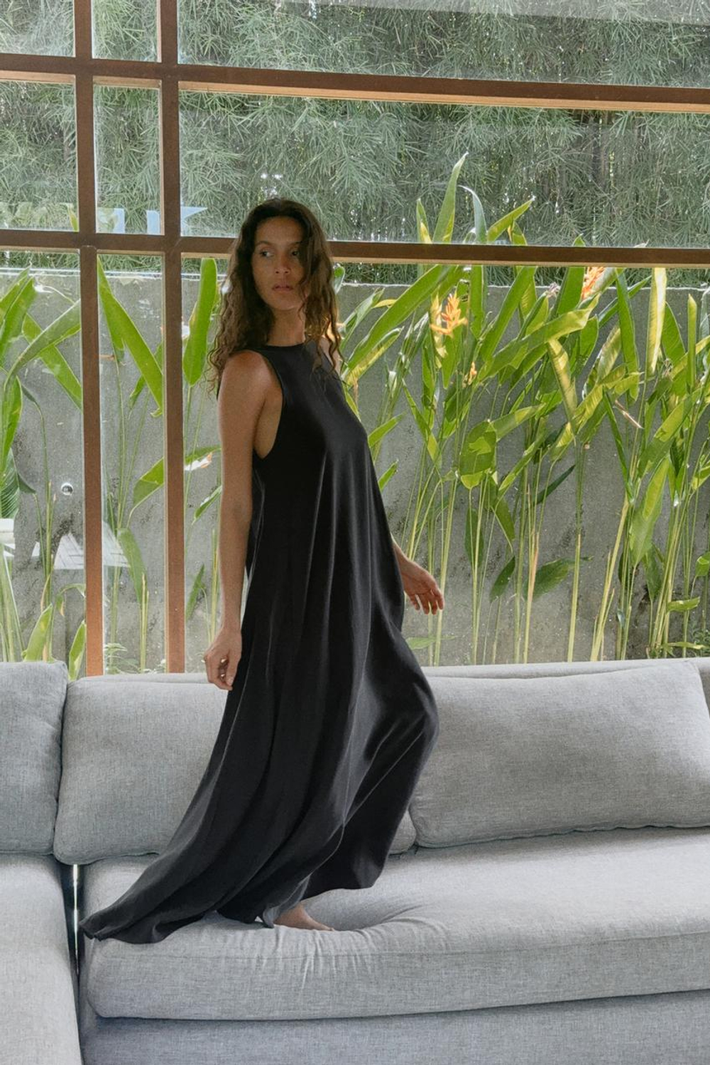 ZARA ПЛАТЬЕ МИДИ СВОБОДНОГО КРОЯ, ЧЕРНЫЙ