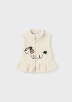 жилетка со свитшотом и брюками