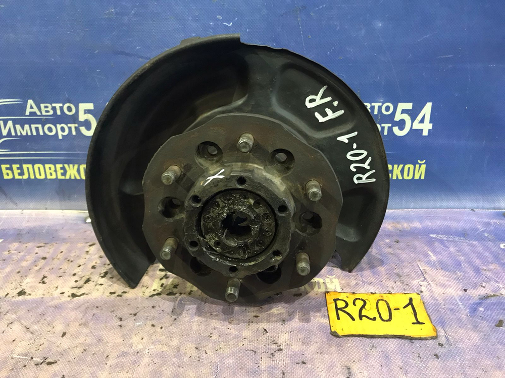 Ступица передняя правая NISSAN MISTRAL 1997