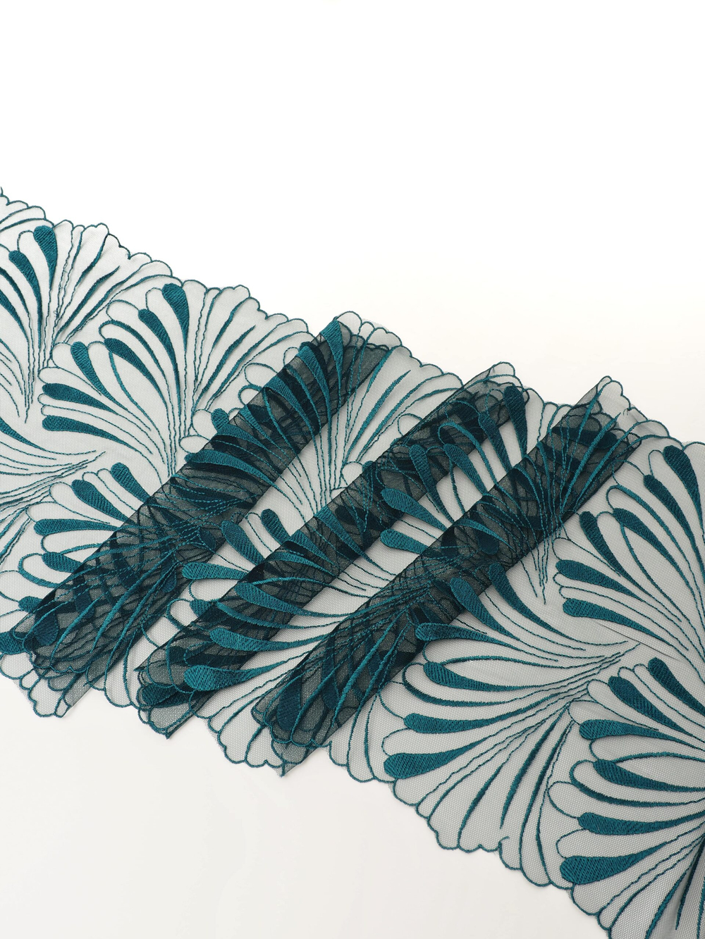 Вышивка на сетке изумруд неэластичная ширина 30 см