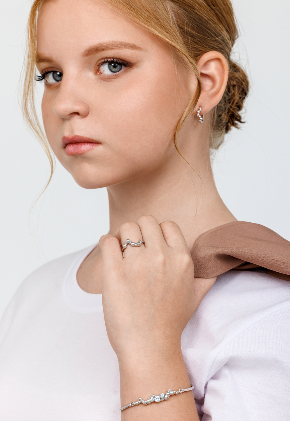 Браслет из серебра со вставками из бесцветных фианитов