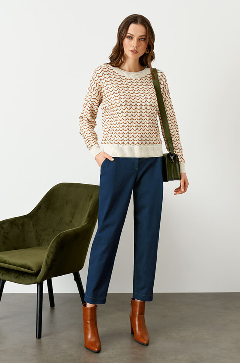 22758 Джемпер женский (молочный / св.каштановый)