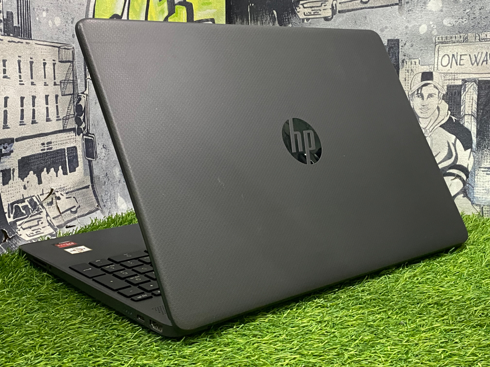 Ноутбук HP 15'/Vega 3/8GB/256GB [15s-eq1272ur]/Windows 10