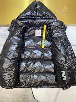 Пуховик Moncler
