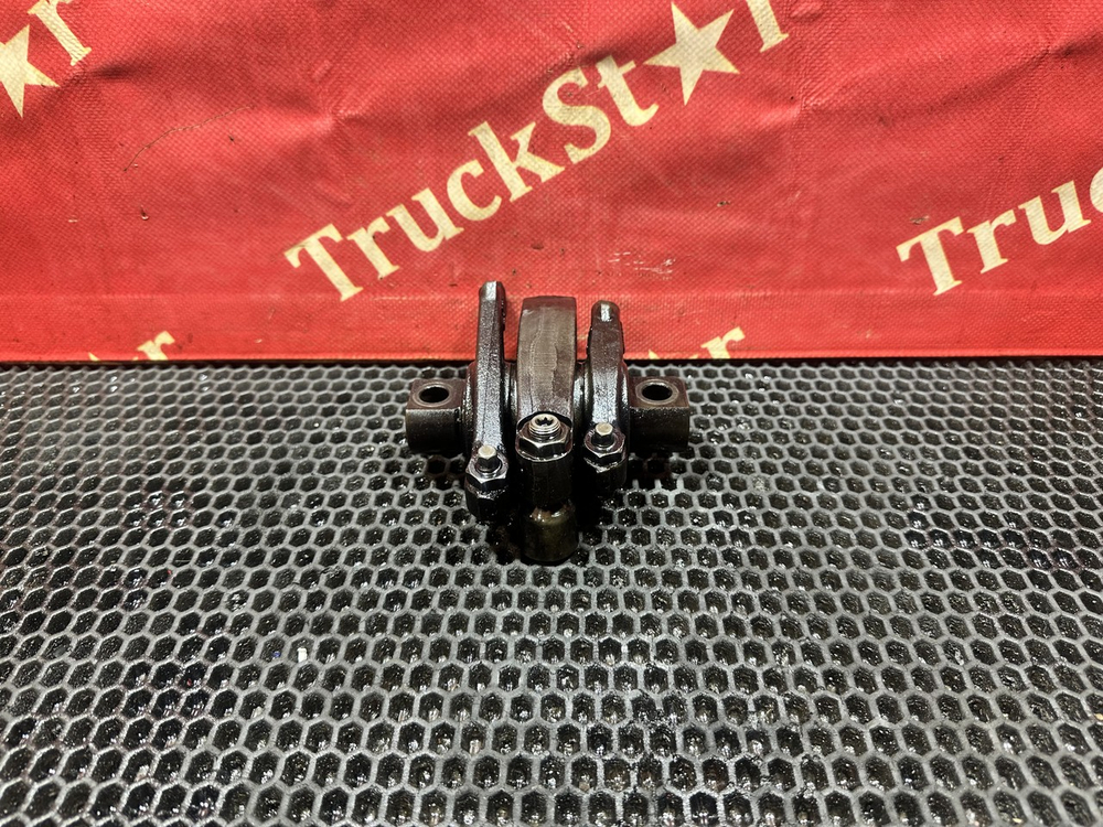 Вал рокеров в сборе