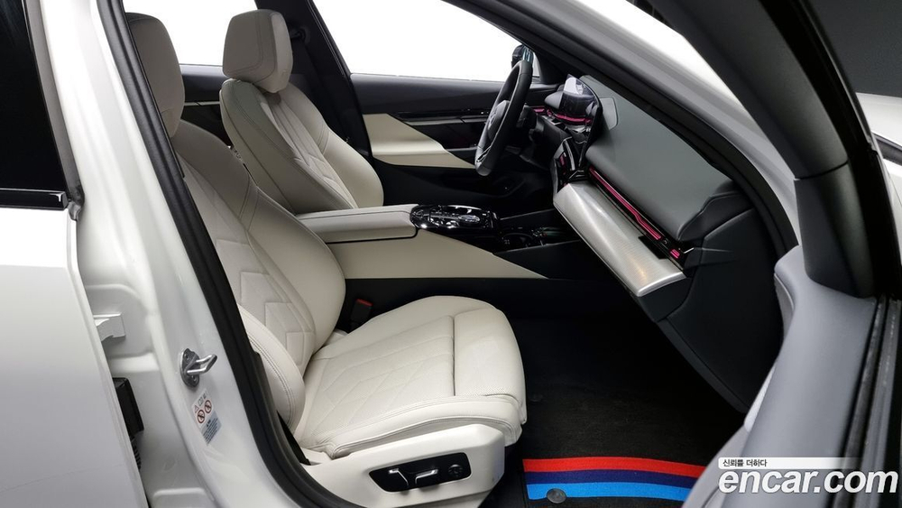 BMW 5 Series (G60) 520i M Sports (02.2024)