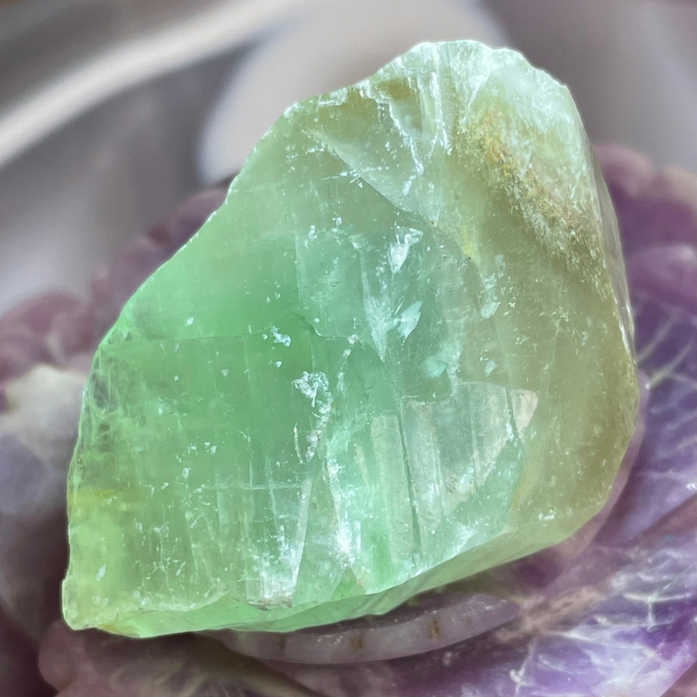 40792 Кальцит зеленый необработанный 47мм