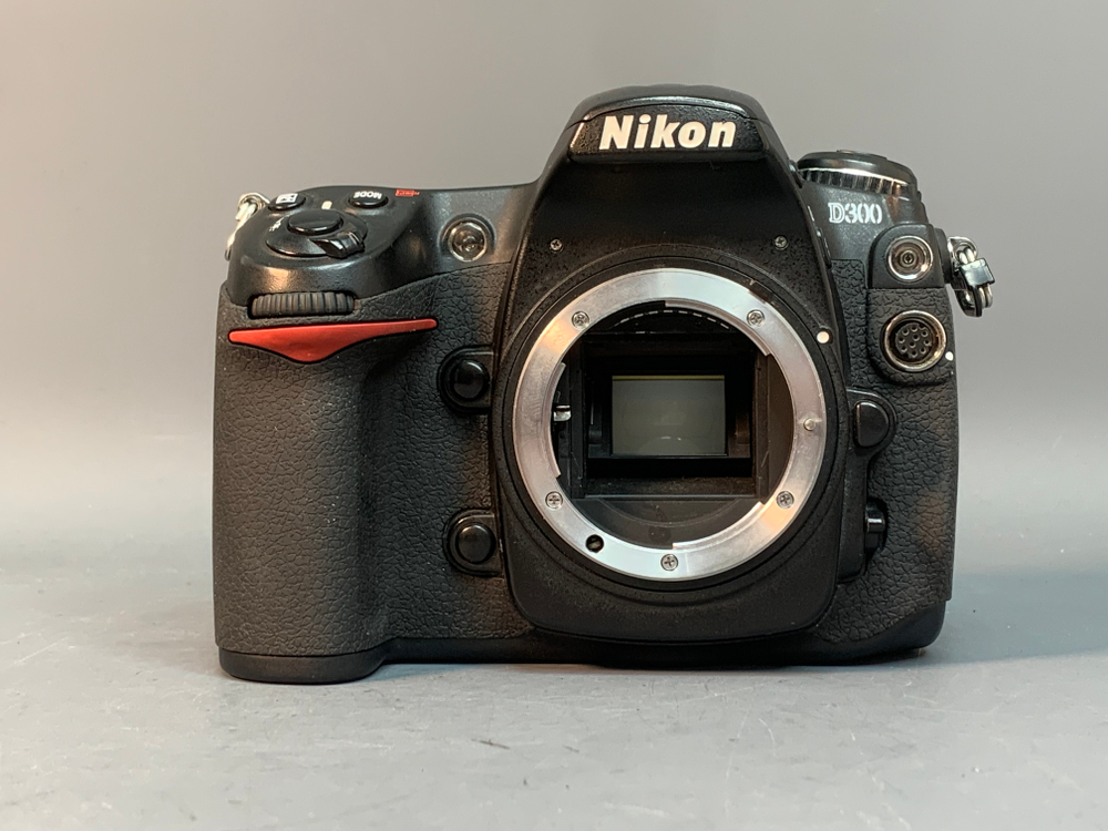 Nikon D300 Body 316.00 кадров, была произведена замена затвора на новый