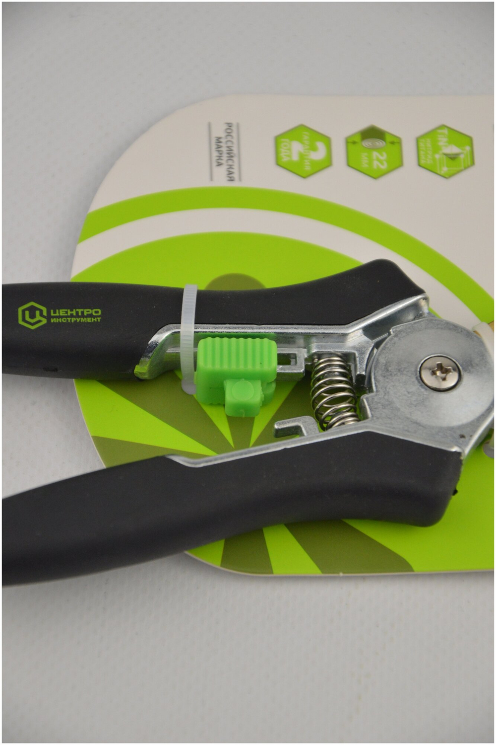 1383 ЦИ Секатор лепестковый TITANIUM