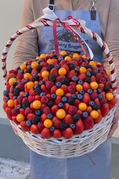 Корзина с ассорти ягод "Ягодная мечта"