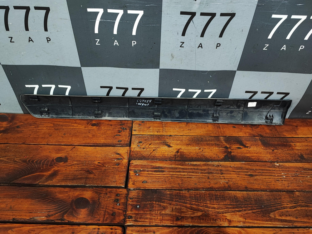 Накладка двери передней правой Lada Largus Б/У Оригинал 8450000408