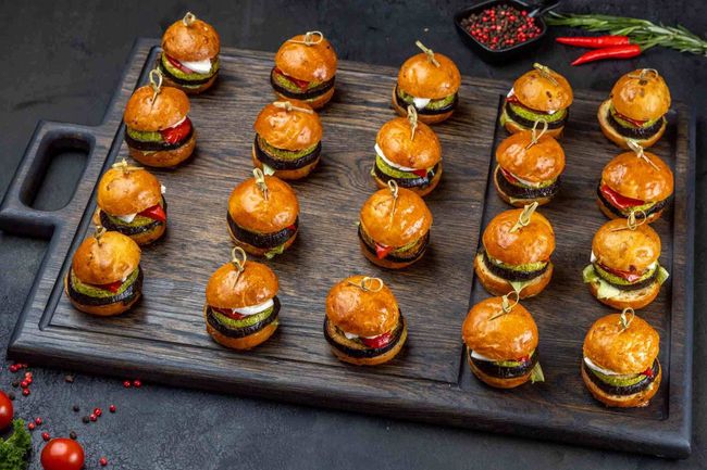 Мини-бургер с печеными овощами, 20 шт.