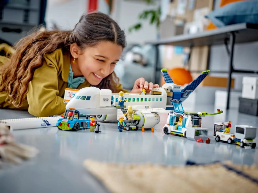 Конструктор LEGO City 60367 Пассажирский самолет