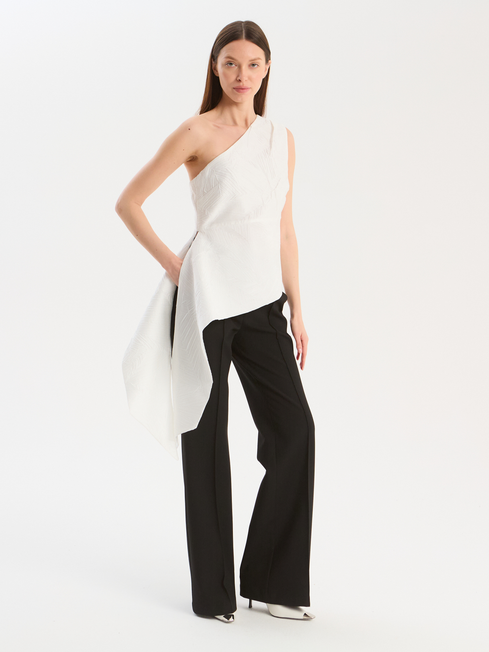 Топ фактурный на 1 плечо