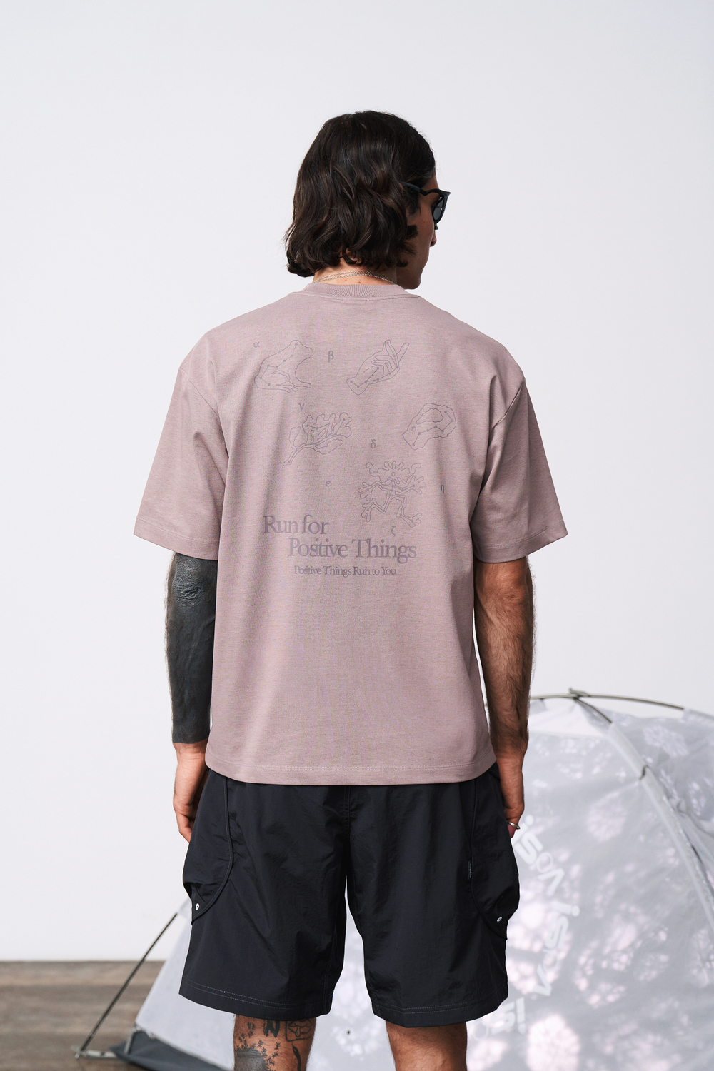 Футболка Blue Monte T-Shirt with Frog, Hand, Tree, and Stone Print "Yunzhi Brown"