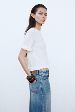 ZARA ТРИКОТАЖНЫЙ ТОП С ВОЛАНАМИ, БЕЛЫЙ