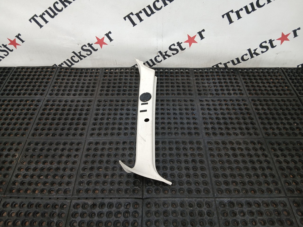 Накладка стойки лобового стекла левая