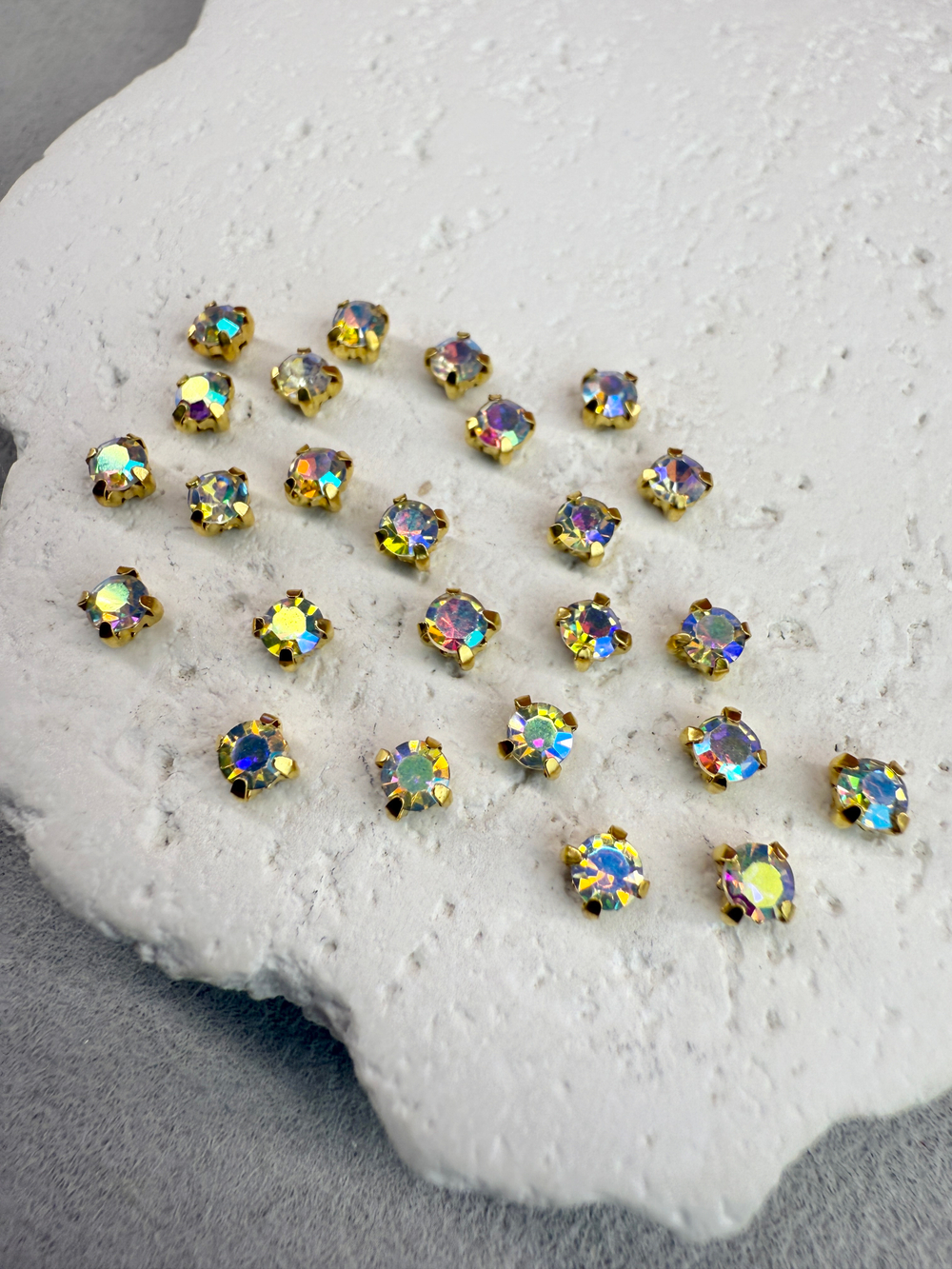 Шатоны 4 мм, Радужный кристалл в золоте, 25 шт