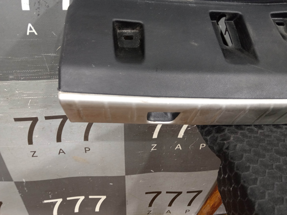 Обшивка накладка замка багажника BMW 7-Series (G11) 15-22 Б/У Оригинал 51476997488