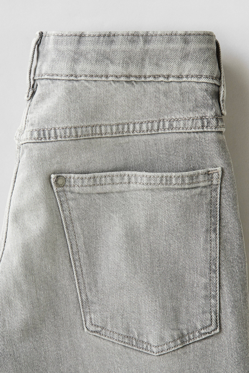 H&M Джинсы свободного кроя с зауженным кроем, светло-серый