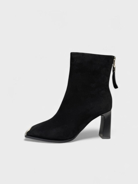 Ботильоны с металлическим носом