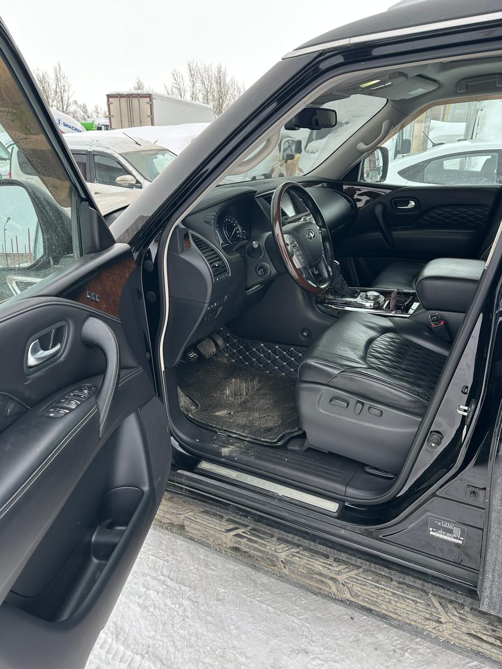 Infiniti QX80 LUXE SENSORY ProACTIVE 8 Seater ( 405 hp)