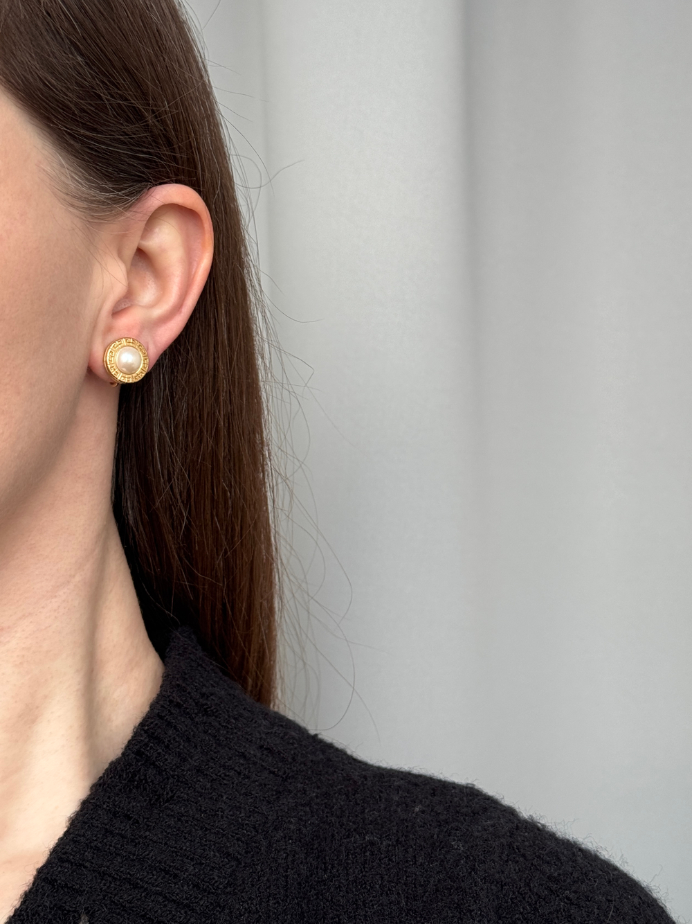 Миниатюрные клипсы с «жемчугом» Givenchy