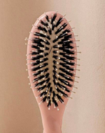 La Bonne Brosse Массажная расческа для волос N 03 Essential Small Sensitive Scalp Brush - Powder Pink