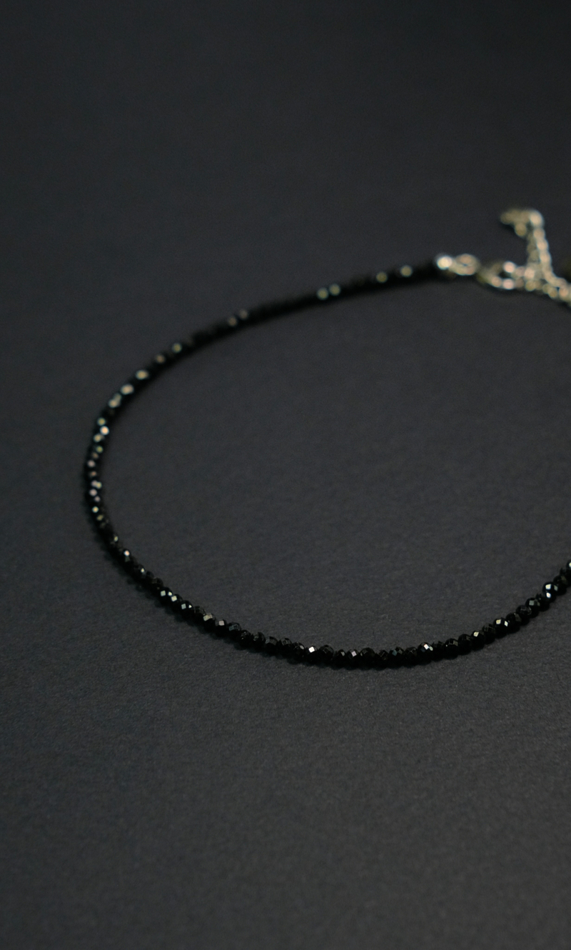 Браслет "Memo about Target" из черной шпинели, на замочке серебро 925