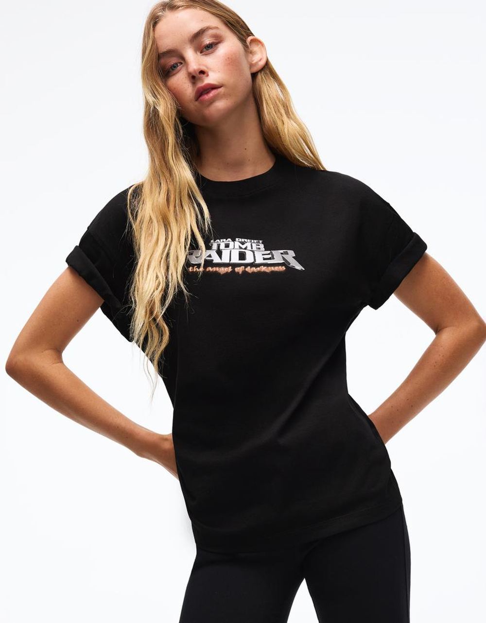 BERSHKA Футболка оверсайз с принтом Tomb Raider, черный