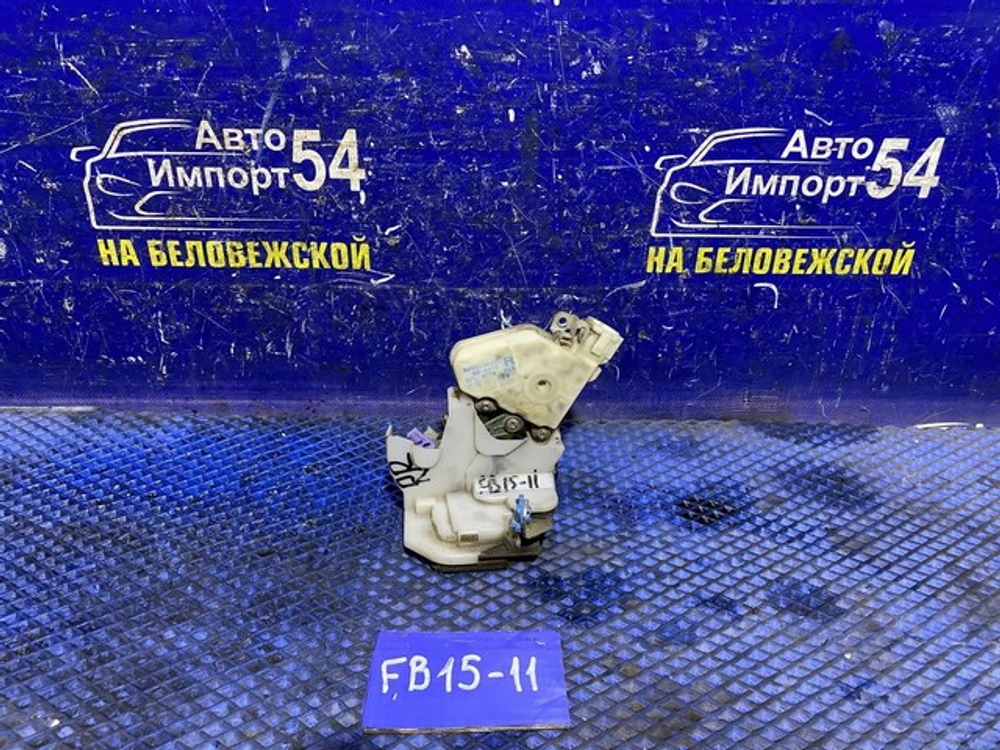 Замок двери задней правой NISSAN SUNNY 2000