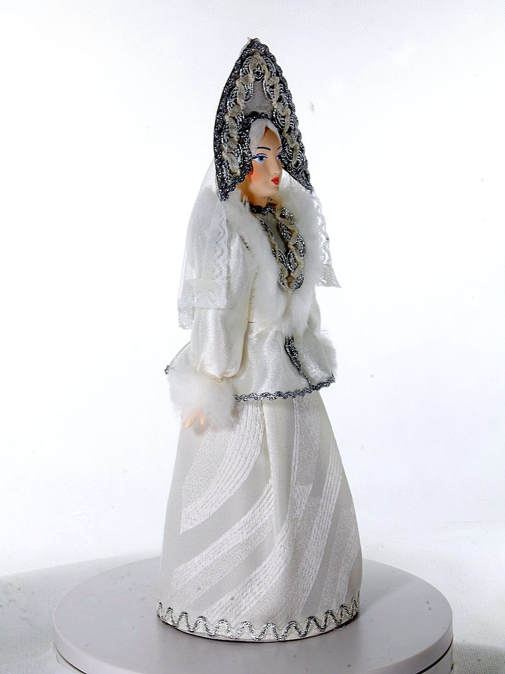 Фарфоровая кукла коллекционная Снегурочка в кокошнике. Новогодняя игрушка под ёлку ручной работы