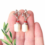 Серьги с белым и красным кораллом и стразами