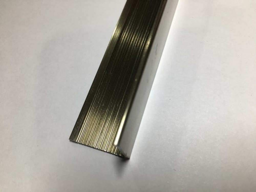 Угол 20*20мм остр. "DO-4" 2,7м Бронза глянец анод. алюм.