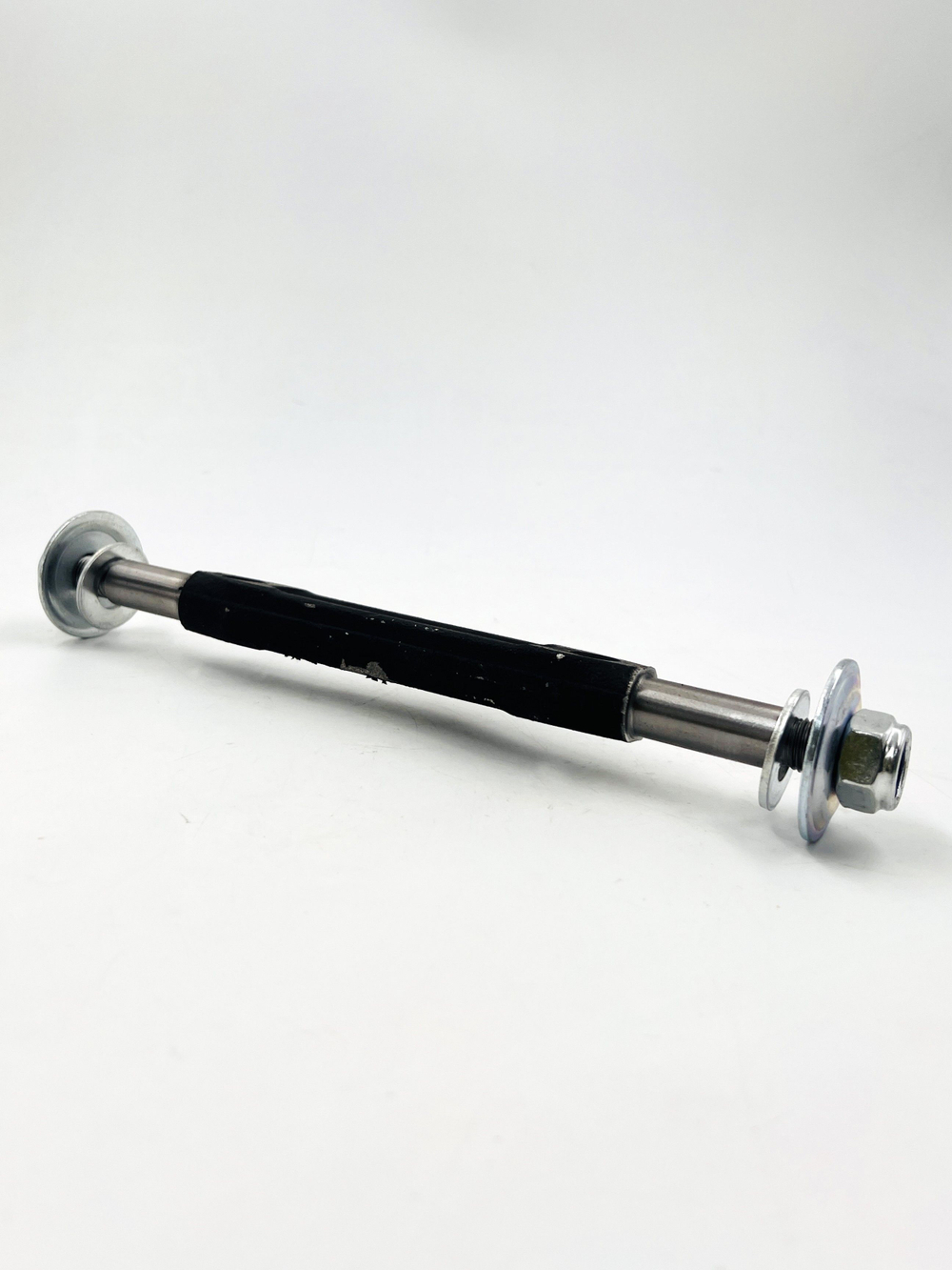 Ось (болт) нижнего рычага ВАЗ 2101-2107 в сборе