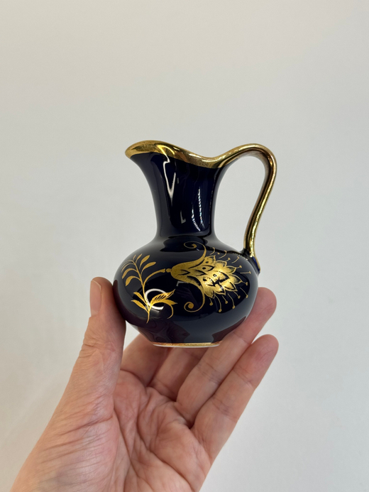 Вазочка виде кувшина кобальтовая с золотыми цветами Royal Porzellan Bavaria