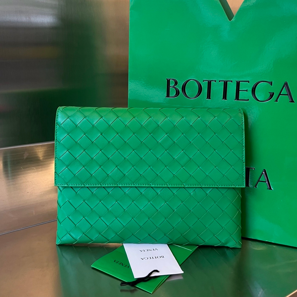 Bottega Veneta Flap Pouch 26 cm
