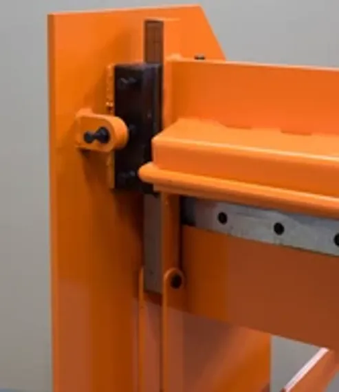 Электромеханическая гильотина STALEX Q11-3x1500