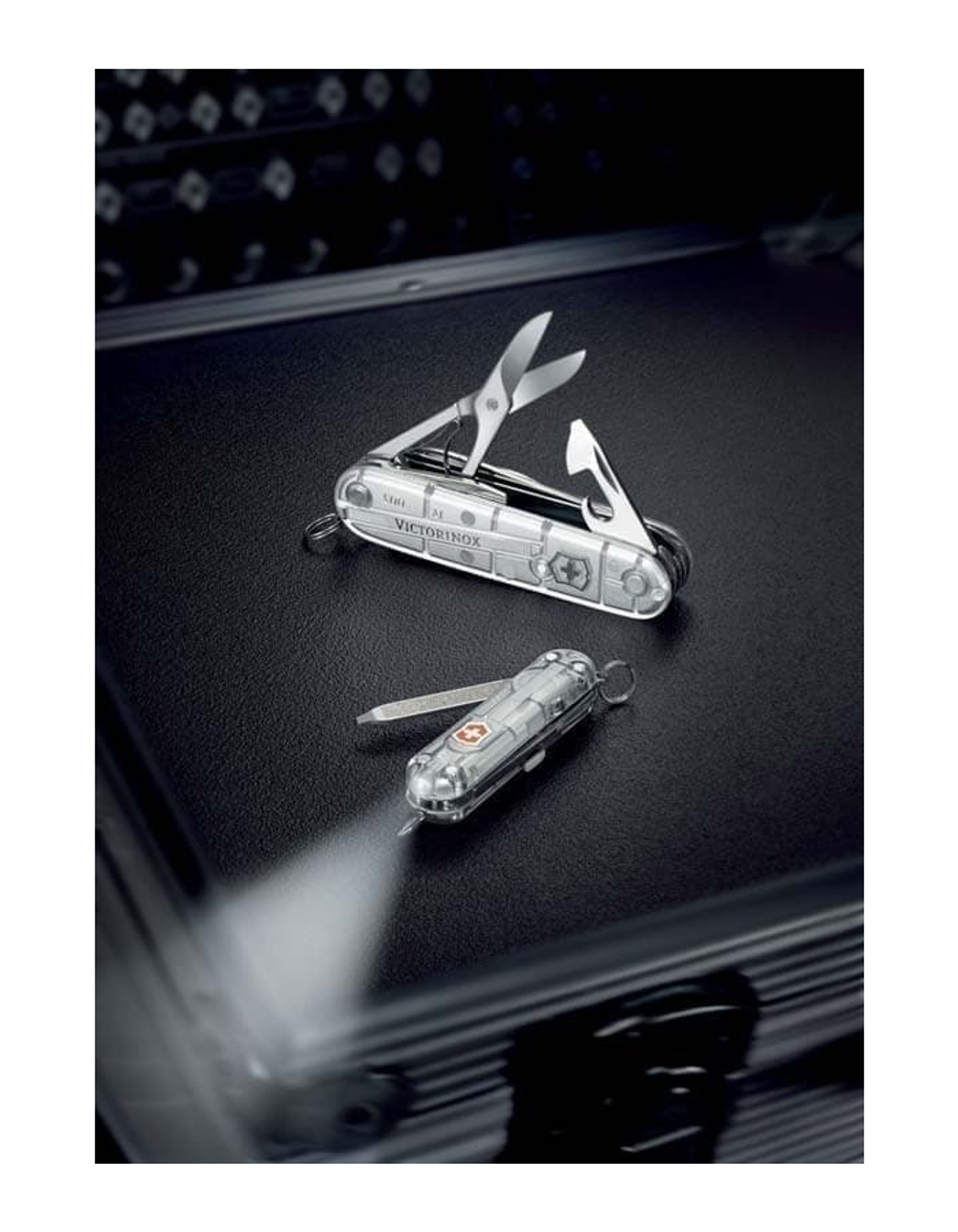 Нож перочинный VICTORINOX Huntsman, 91 мм, 15 функций, полупрозрачный серебристый (1.3713.t7)