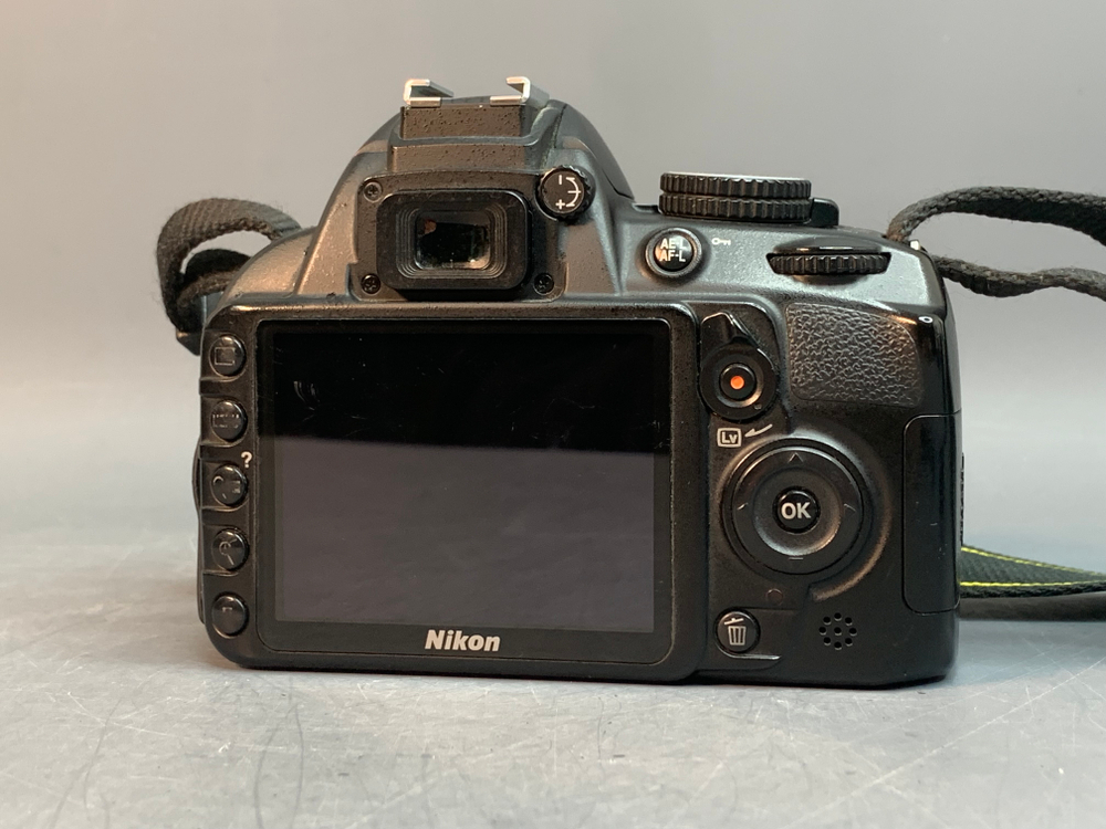 Nikon D3100 Kit 18-55mm 30.998 Кадров