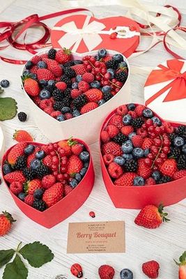 Сердце свежие ягоды микс