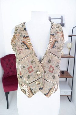 Жилетка в стиле пэчворк, маркировка М, визуально на 46 размер