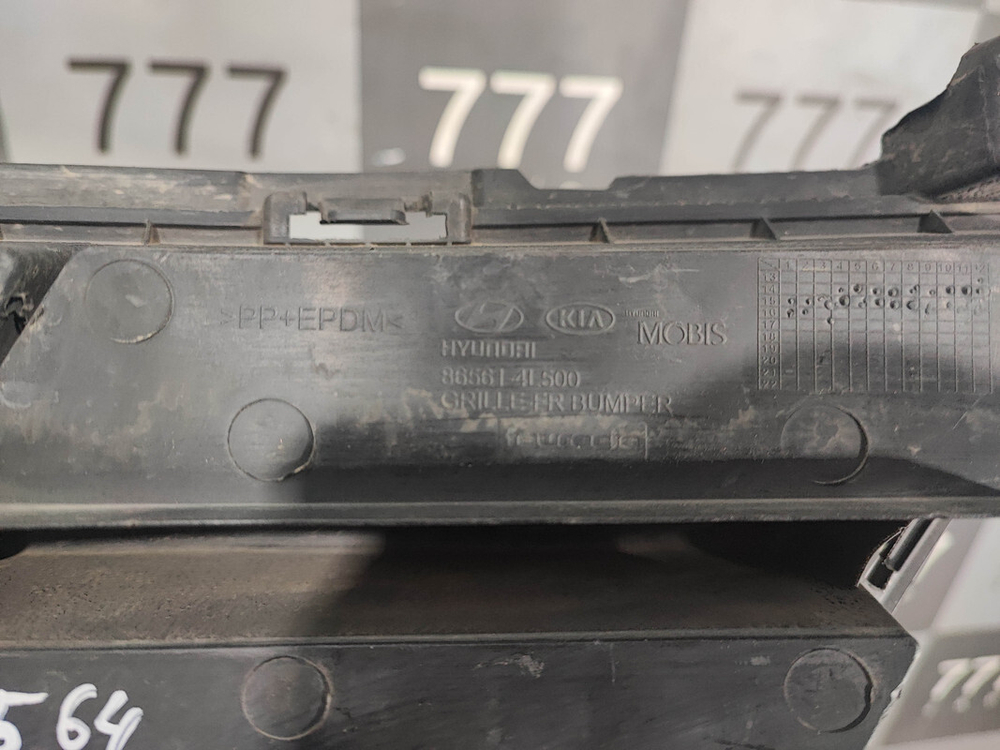 Решетка переднего бампера Hyundai Solaris 1 (RB) 14-17 Б/У Оригинал 865614L500