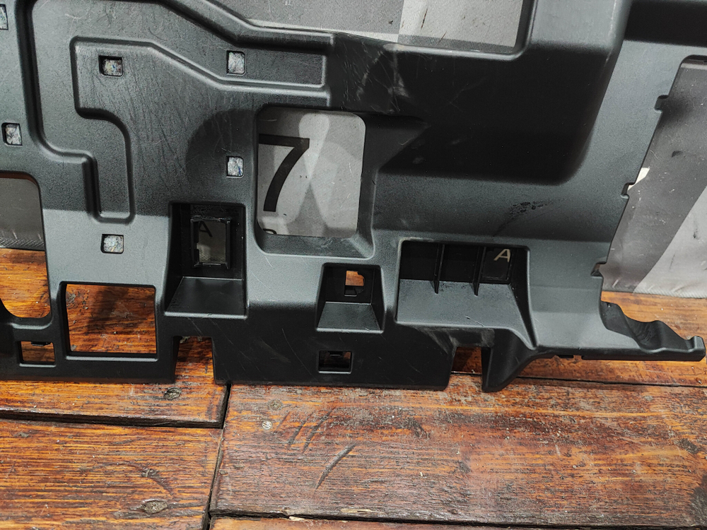 Накладка торпедо левая Toyota Land Cruiser 200 07-15 Б/У Оригинал 5560660080