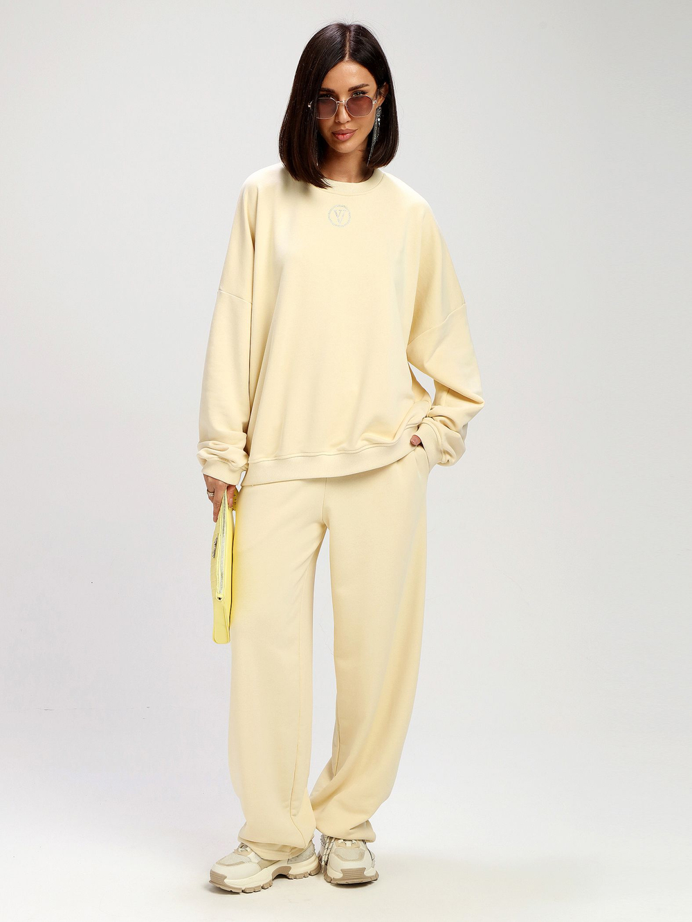 Костюм oversize в стиле спорт шик, молочный