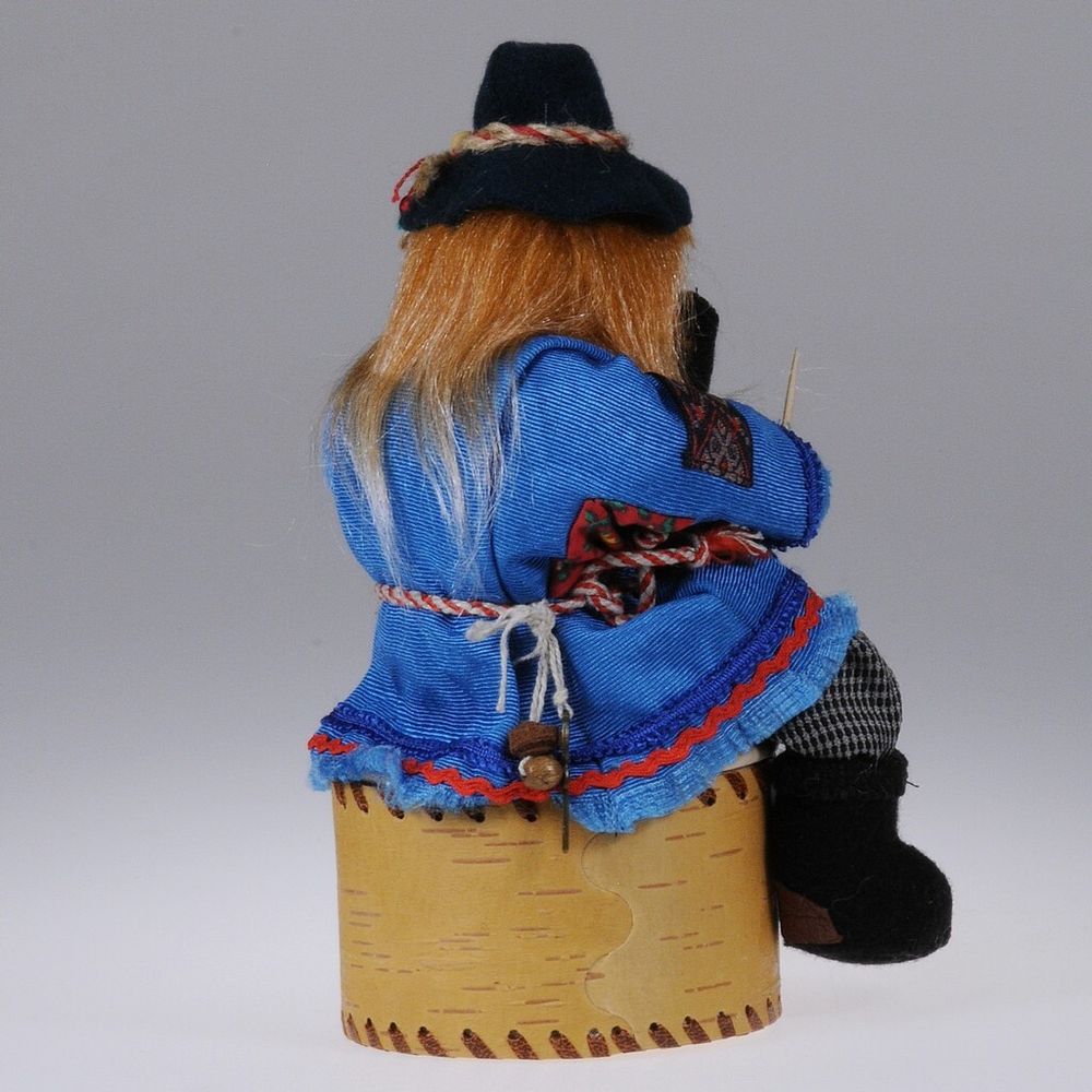 Кукла на шкатулке "Дед" с валенком