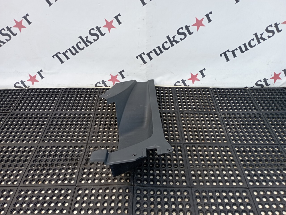 Накладка корпуса подножек правая