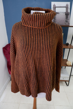 Свитер Zara стильного оттенка 44 размер